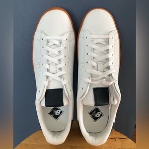 New Balance men’s size 7.5 white shoes